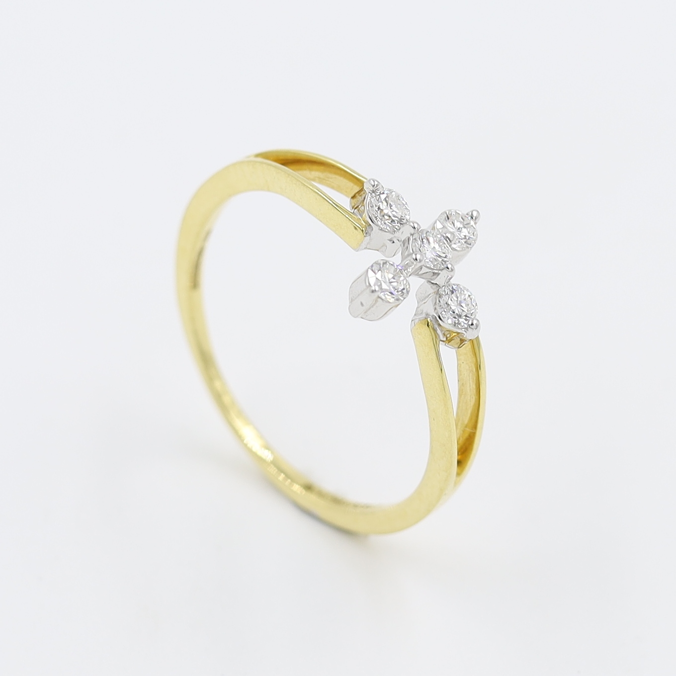 14Kt Yellow Gold Flower Style Natural Diamon Ring with Side Double Side Line