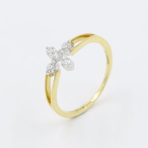 14Kt Yellow Gold Flower Style Natural Diamon Ring with Side Double Side Line