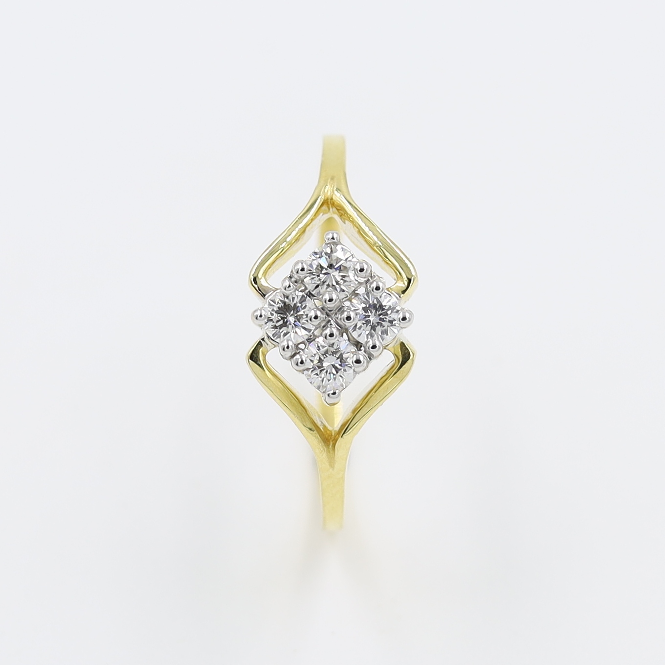 14Kt Yellow Gold Rhombus Sape Diamond Ring With Side Border
