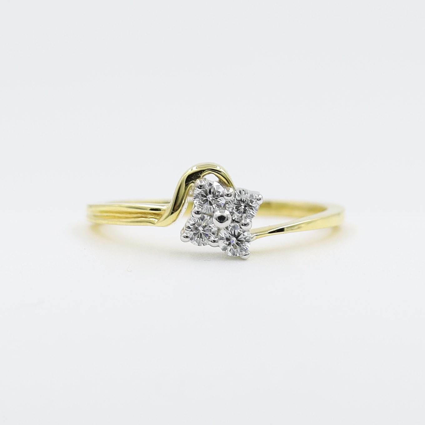 14Kt Gold Ring With Natural Diamond