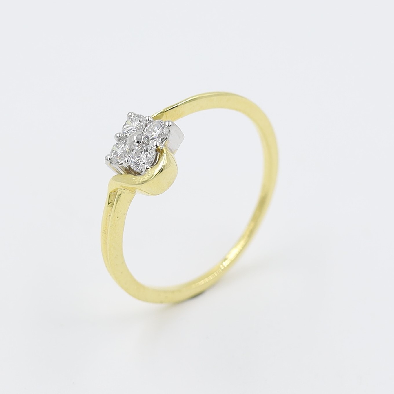 14Kt Gold Ring With Natural Diamond