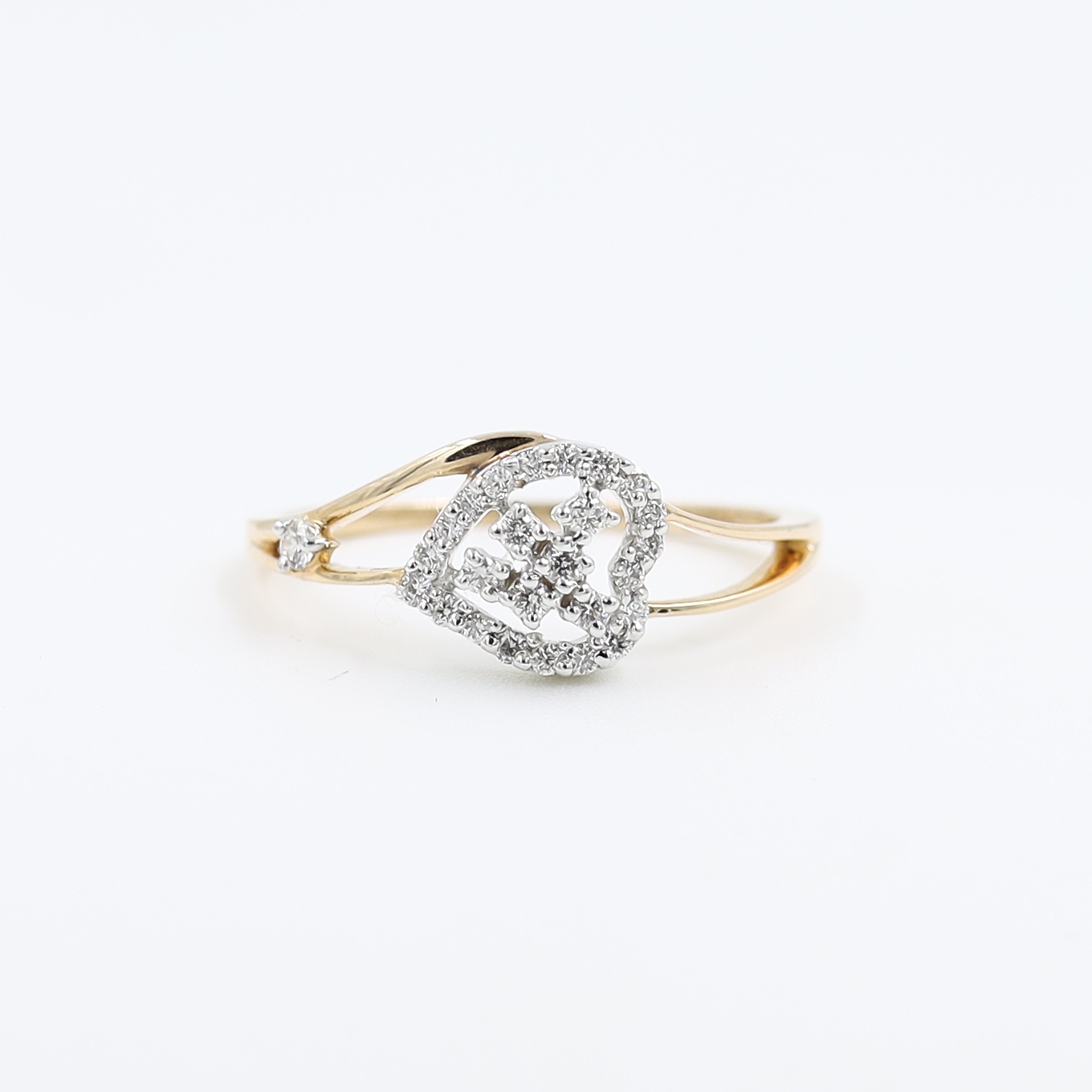14kt Rose Gold Designer Ring Stuuded With Natral Diamonds