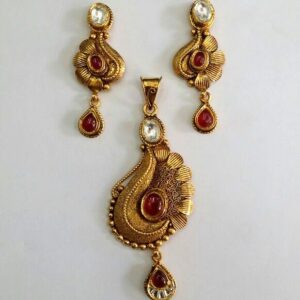 916 Gold Antique Pendent Set.