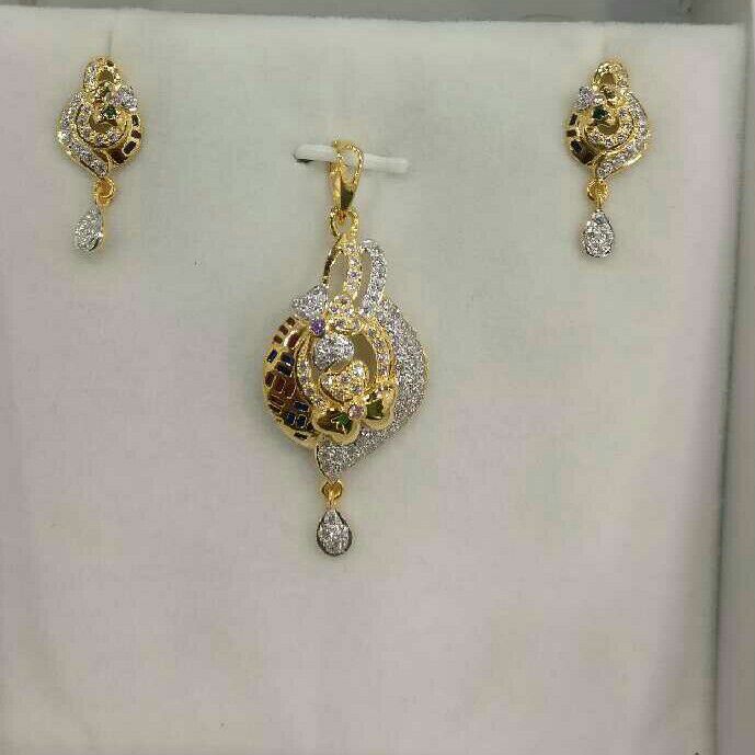 Gold Designer Pendant Set