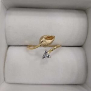Gold Ladies Attractive Ring
