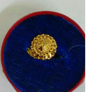 Attractive 20KT Gold  Ladies Ring
