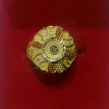 20kt Gold Classic Ladies Flower Ring