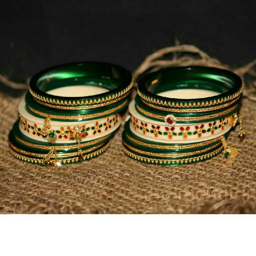 22K/916 Gold Fancy Ladies Bangle