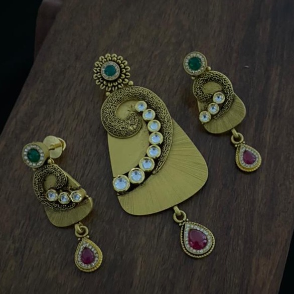 22KT Gold Stylish Design Hallmark Pendant Set