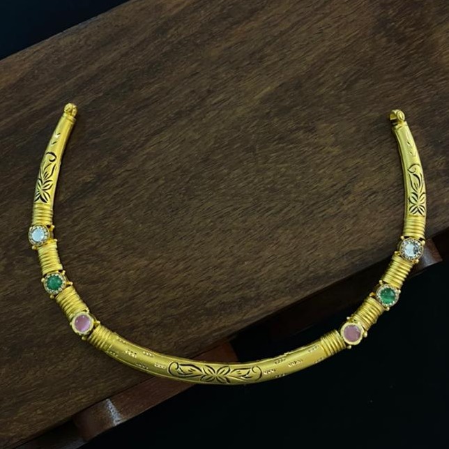 916 Hallmak Gold Decent Ethnic Design Necklace