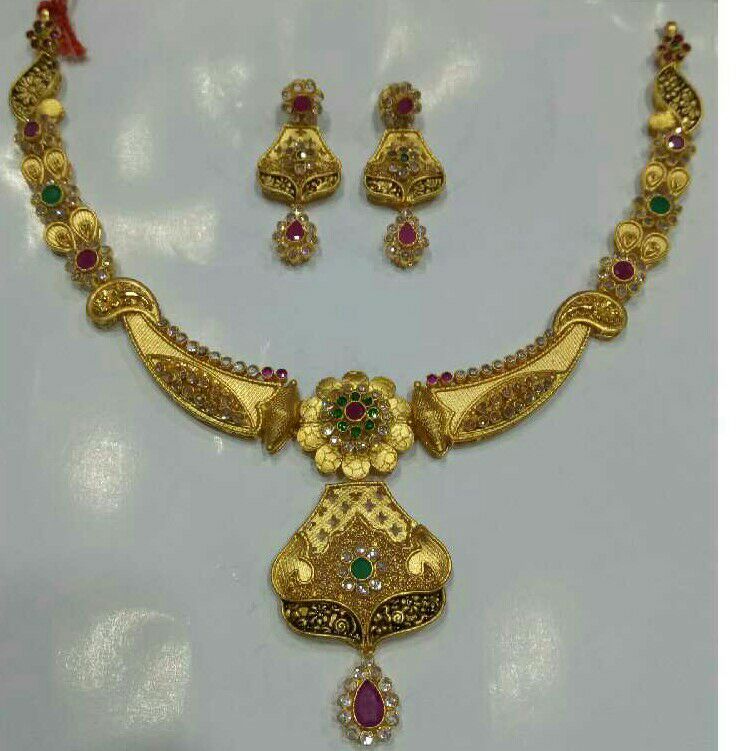 22KT Gold Indian Antique Flower Antique Short Necklace Set
