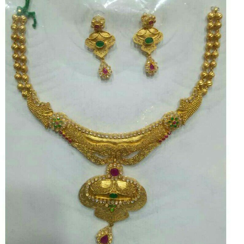 22KT Yellow Gold Antique Flower Design Short Necklace Set
