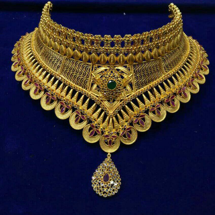 22KT Yellow Gold Ladies Indian Heart Design Antique Chokar Necklace