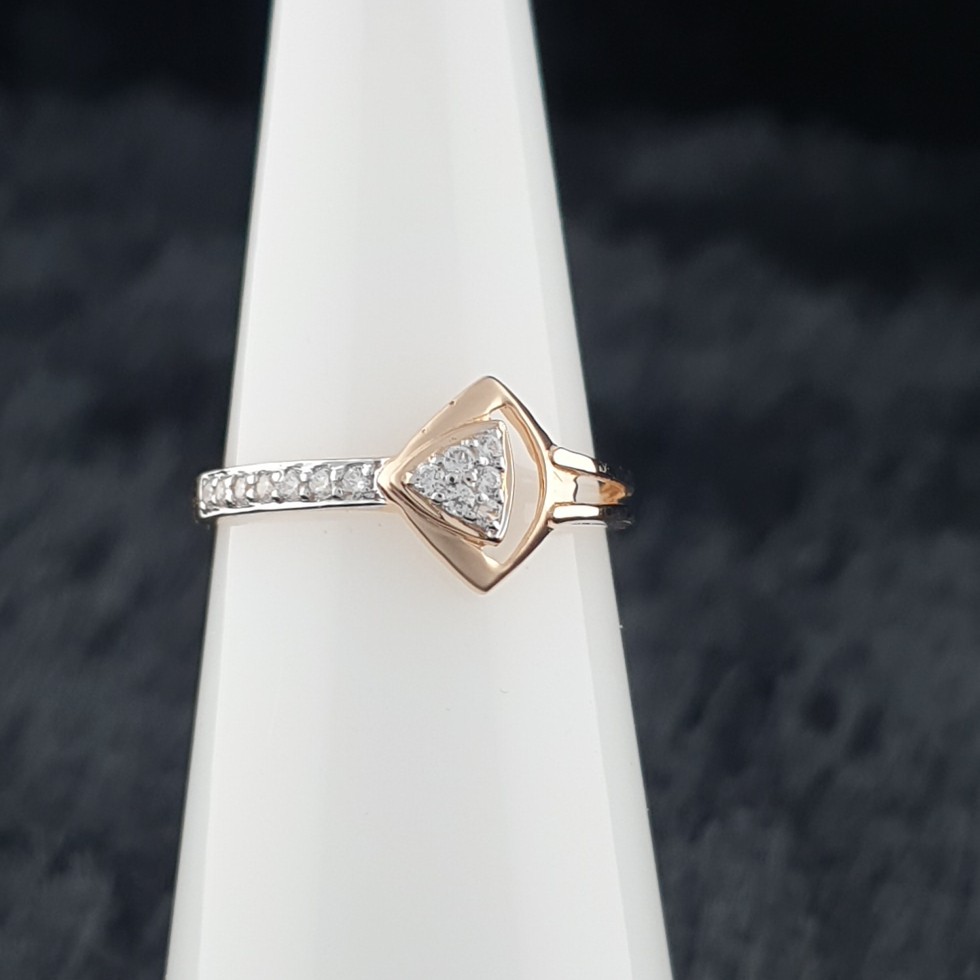18c diamond ring