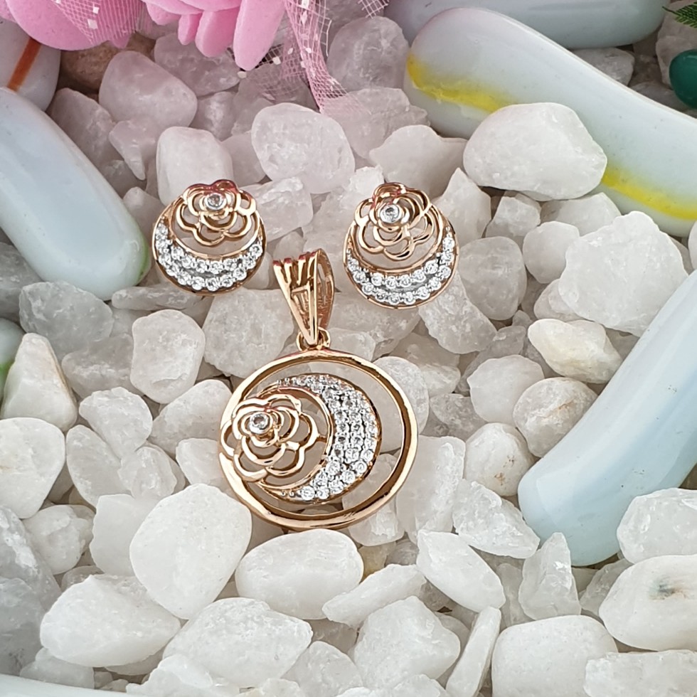 Pendant set