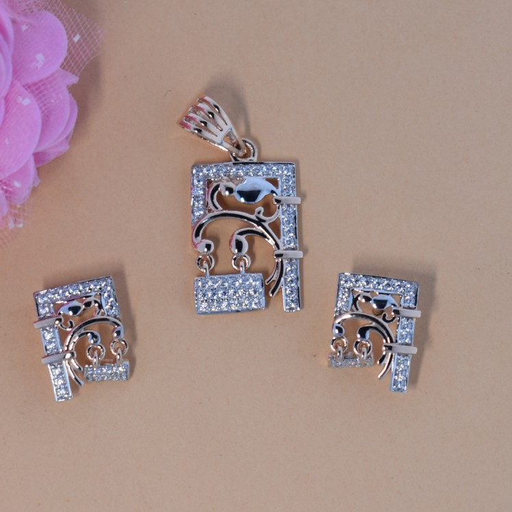 Pendant set