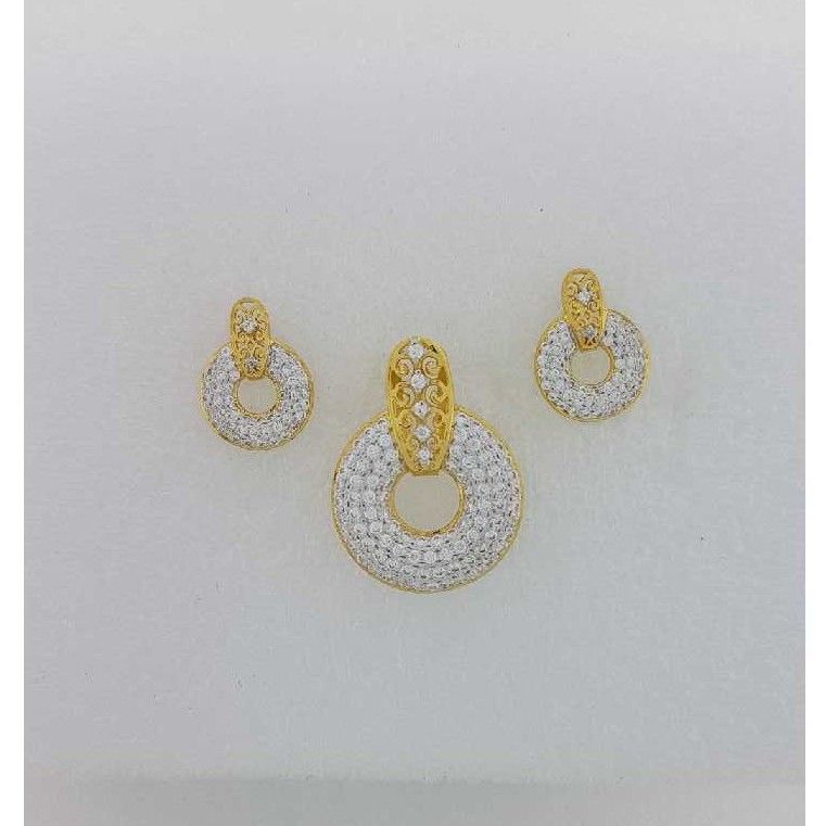 22KT Yellow Gold Prong Studded Pendant set