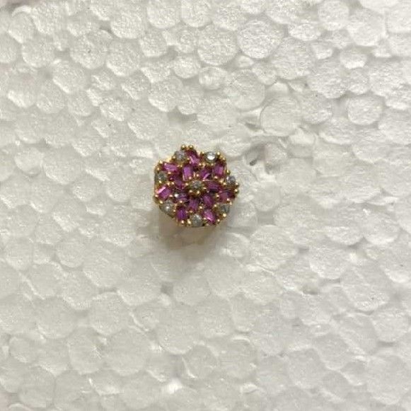 18K / 750 Gold Flower Attractive Nosepin