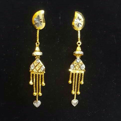 Gold Ladies Vertical Fancy Soidora Earrings