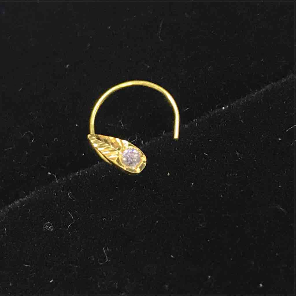 750 Delicate Gold Nose Pin