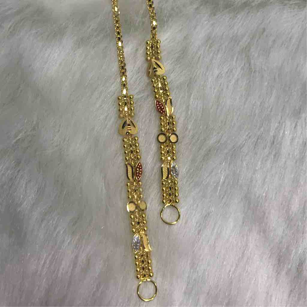 Delicate 750KT Gold Earchain