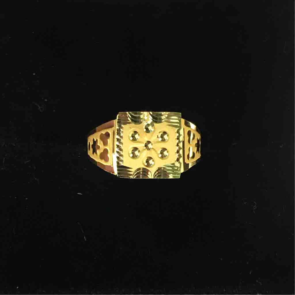 18KT Gold Attractive  Gents Ring