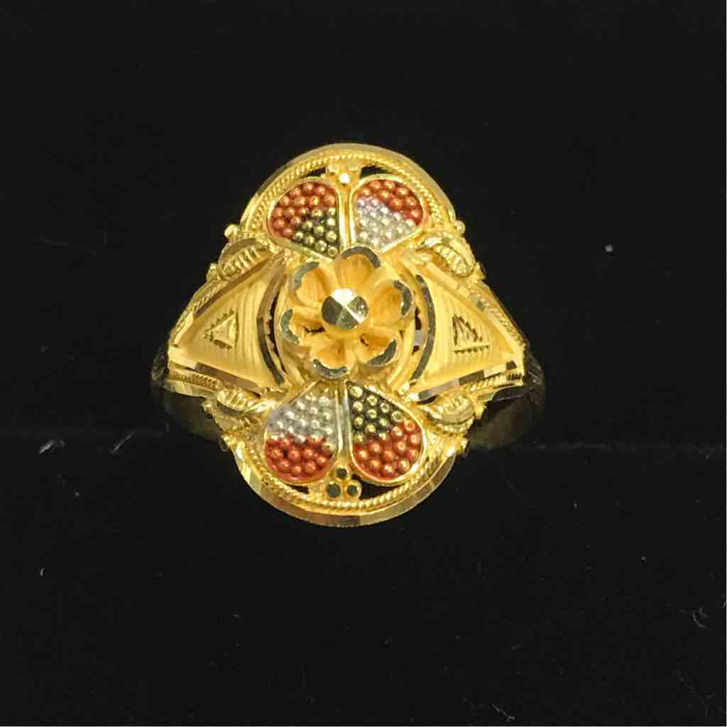 18kt Attractive Gold Ring For Ladies