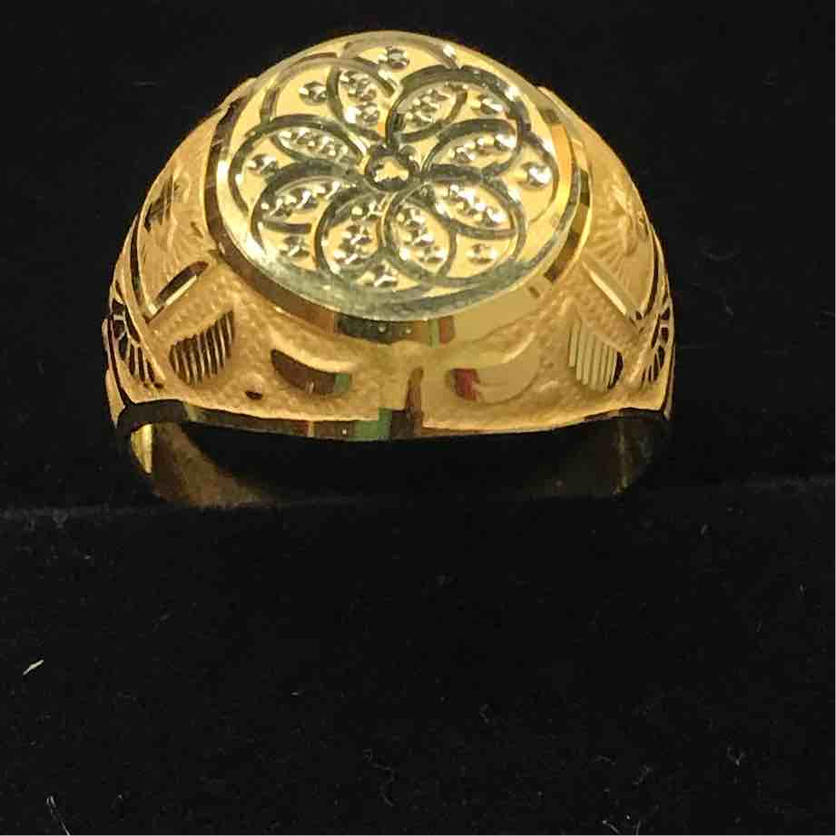 18 KT Attractive Gent Gold Ring - Image 2