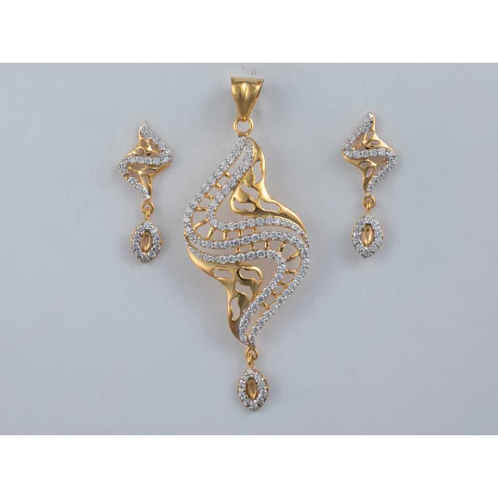 18KT Gold Stylish CZ Pendant Set