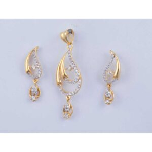18KT Gold Antique Pendant Set