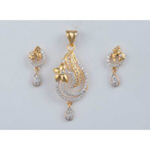 18KT Gold Designer Pendant Set