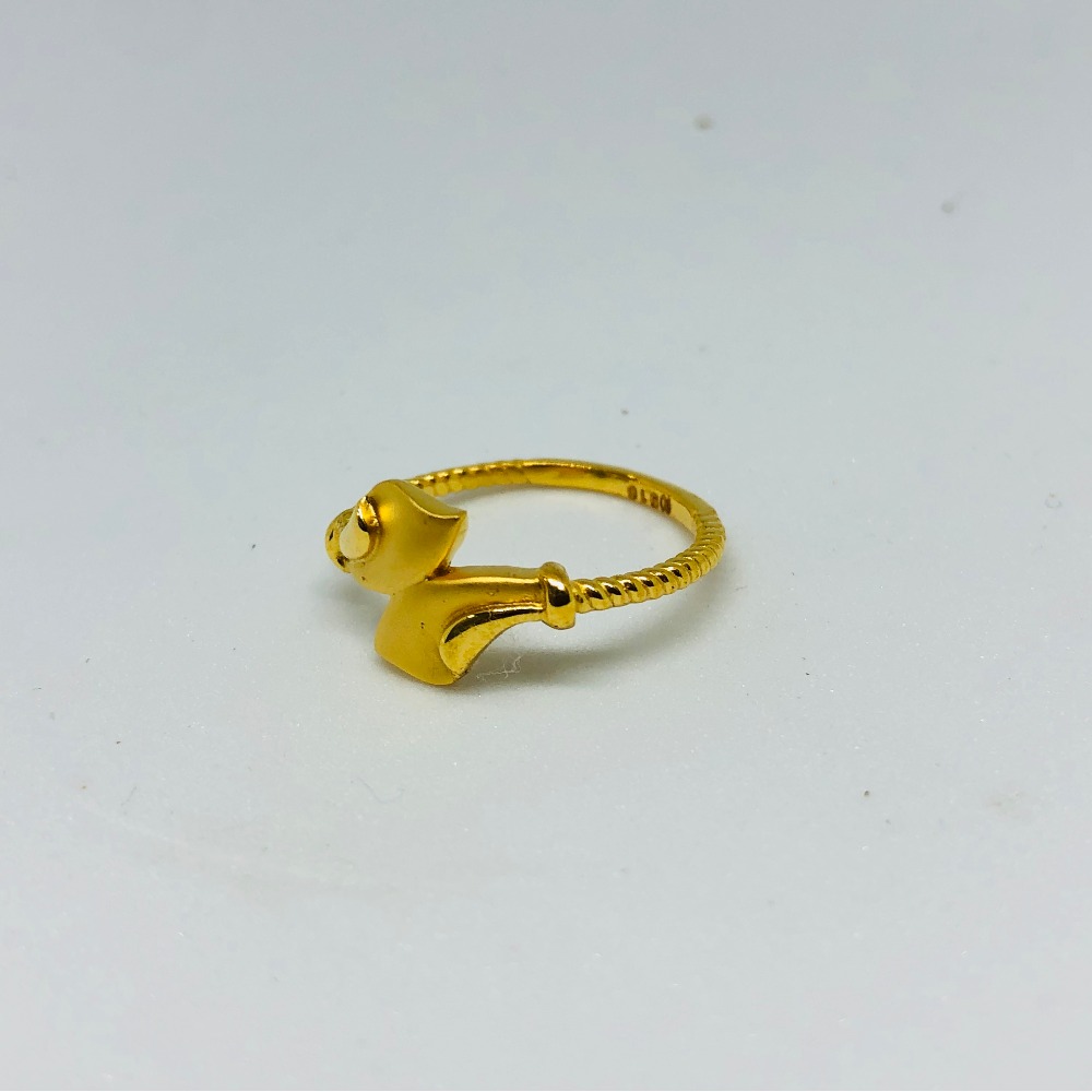 22KT Gold Stylish Ring For Women KDJ-R009