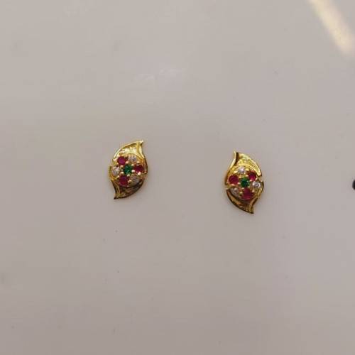Gold casual earring