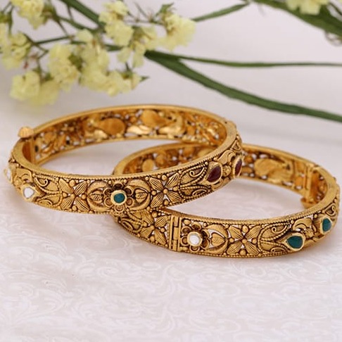 Antique bangle 916