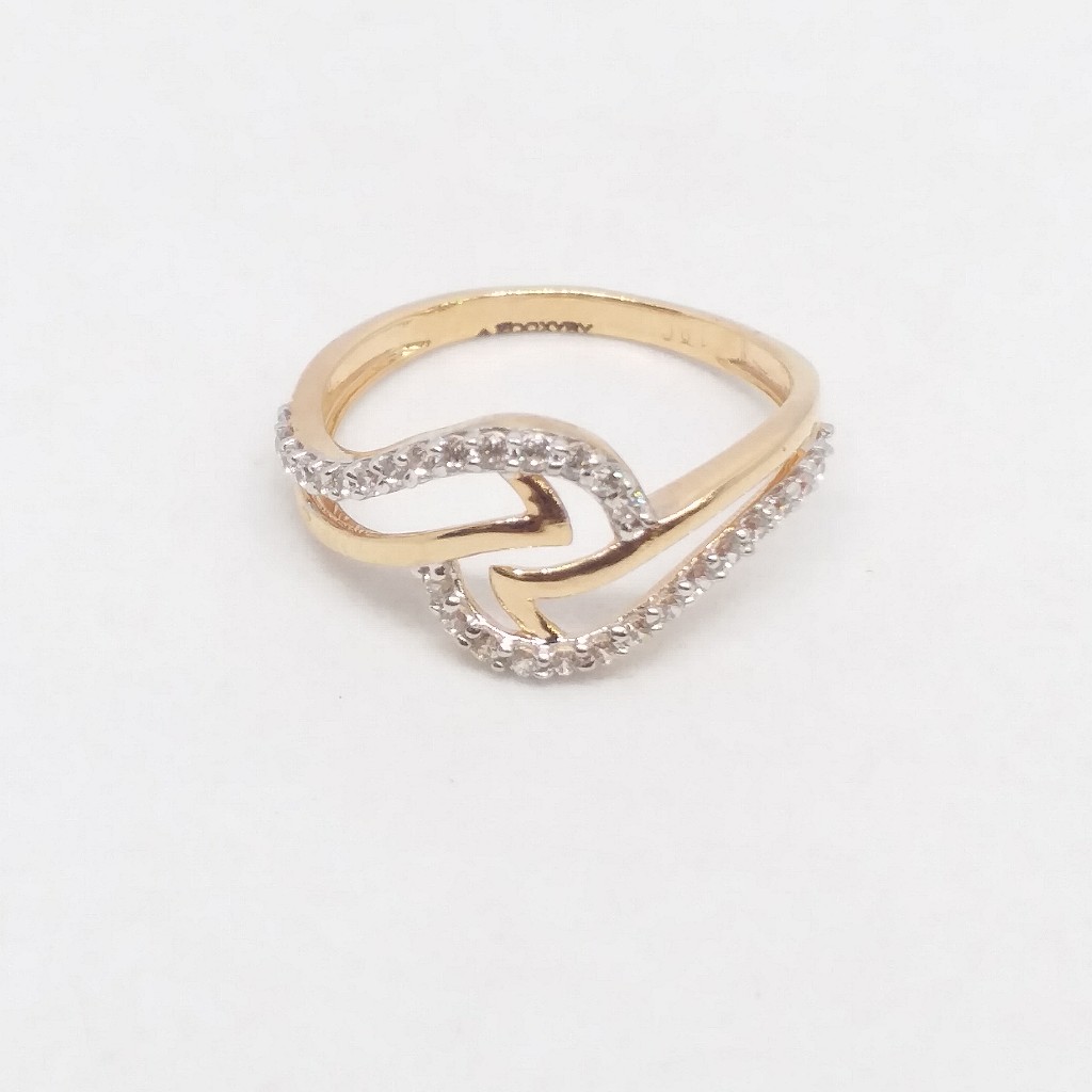 18 KT 750 Hallmark Rose Gold Daimond Fancy Ladies Ring