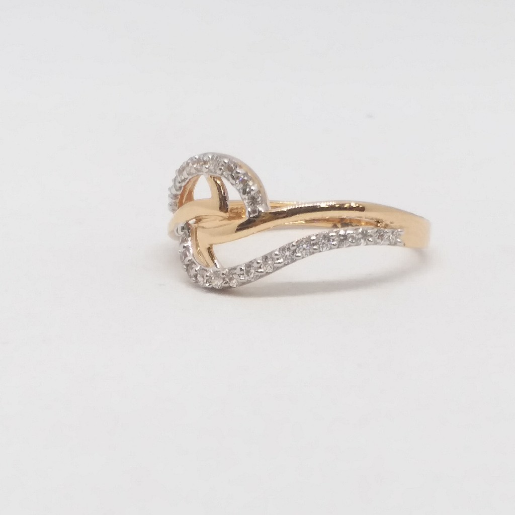 18 KT 750 Hallmark Rose Gold Daimond Fancy Ladies Ring