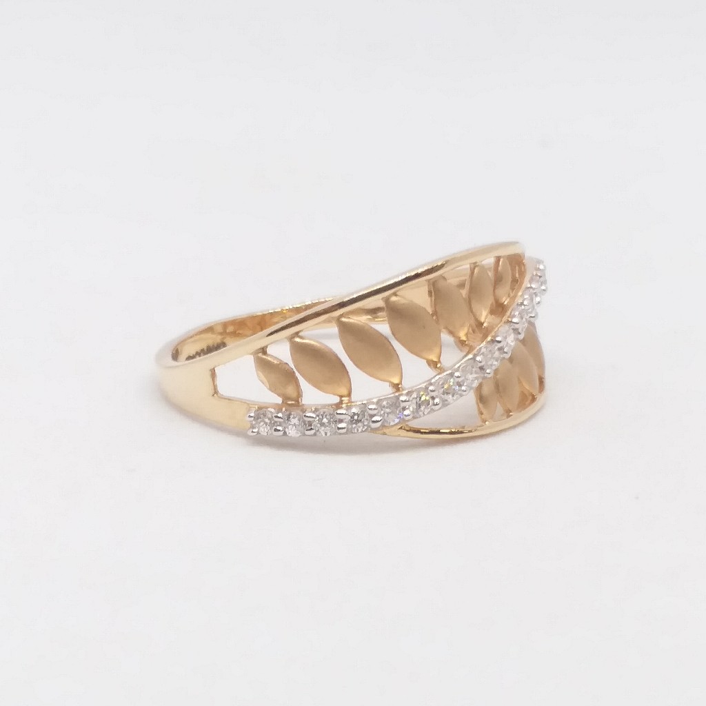 18 KT 750 Hallmark Rose Gold Daimond Fancy mat Ladies Ring