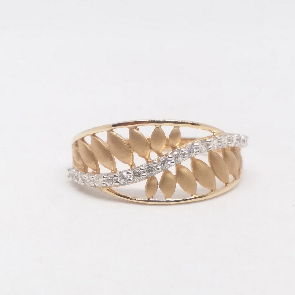 18 KT 750 Hallmark Rose Gold Daimond Fancy mat Ladies Ring