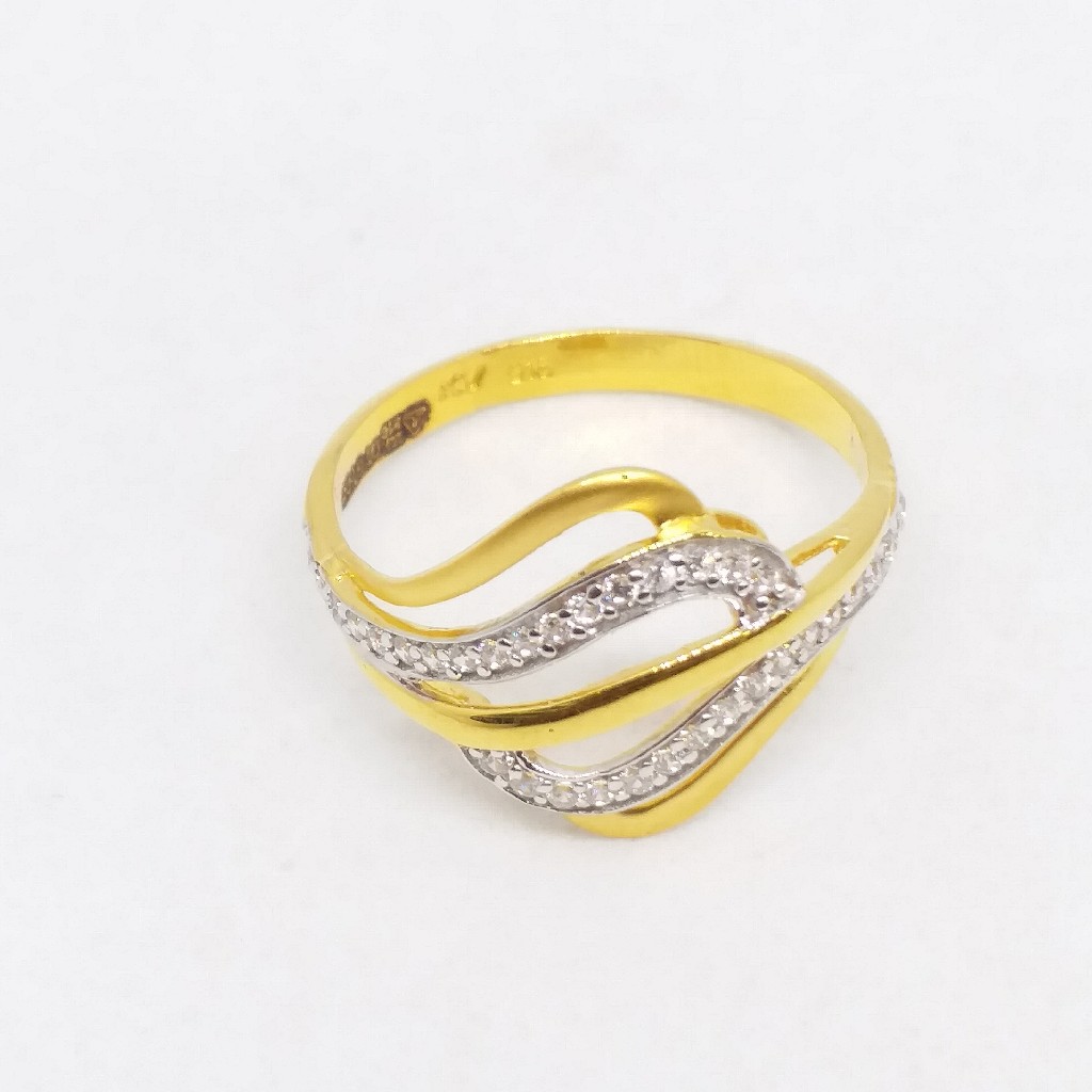22 KT 916 Hallmark Gold Daimond matfinished Ladies Ring