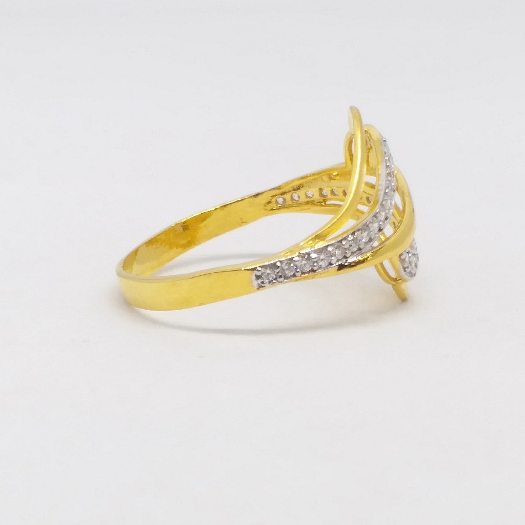 22 KT 916 Hallmark Gold Daimond matfinished Ladies Ring