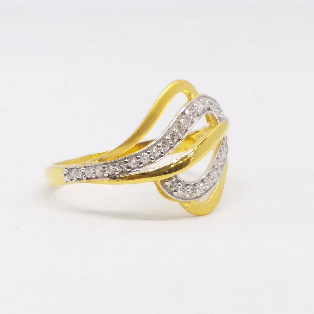 22 KT 916 Hallmark Gold Daimond matfinished Ladies Ring