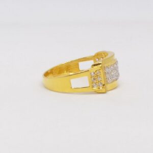 22 KT 916 Hallmark Gold Daimond met Fancy Gents Ring