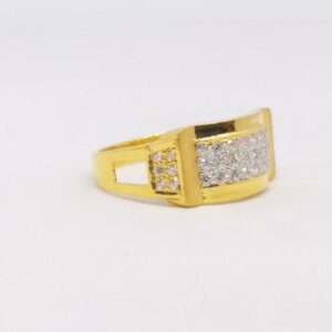 22 KT 916 Hallmark Gold Daimond met Fancy Gents Ring