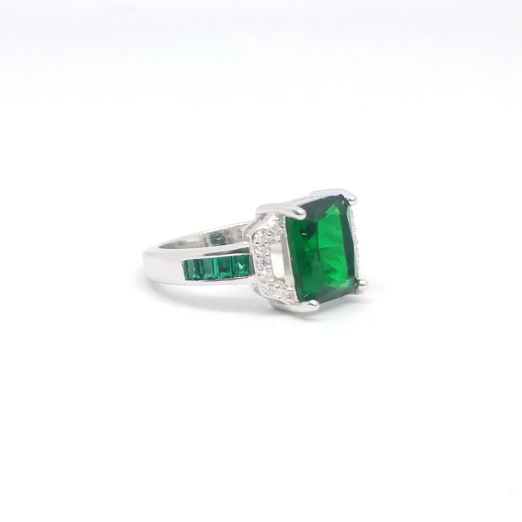925 Sterling silver Green Colour stone diamond ladies ring - Image 2