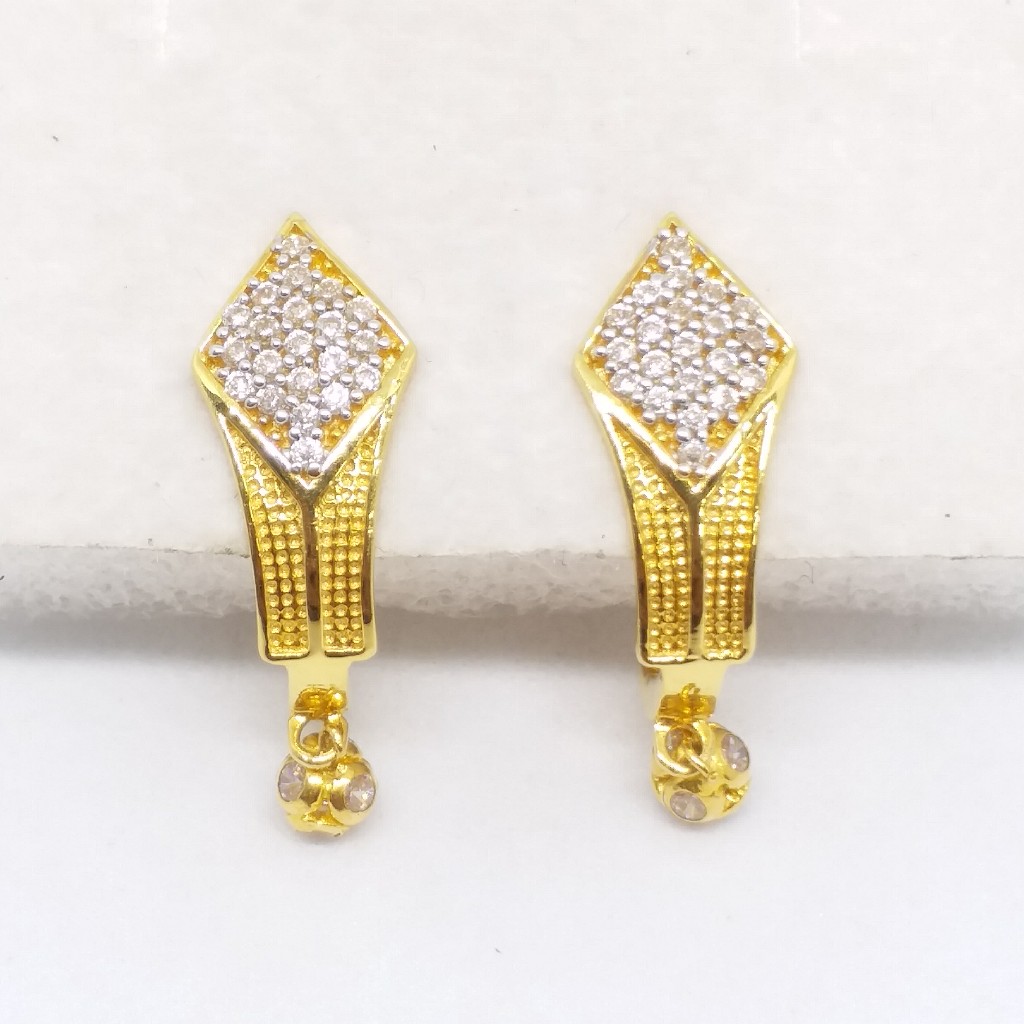 18 KT 750 Gold Daimond long fancy ladies Bali