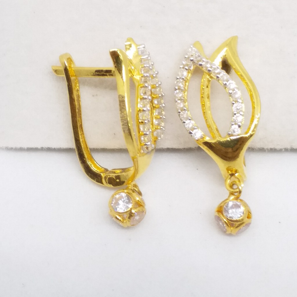 18 KT 750 Gold Daimond Fancy ladies Bali - Image 4