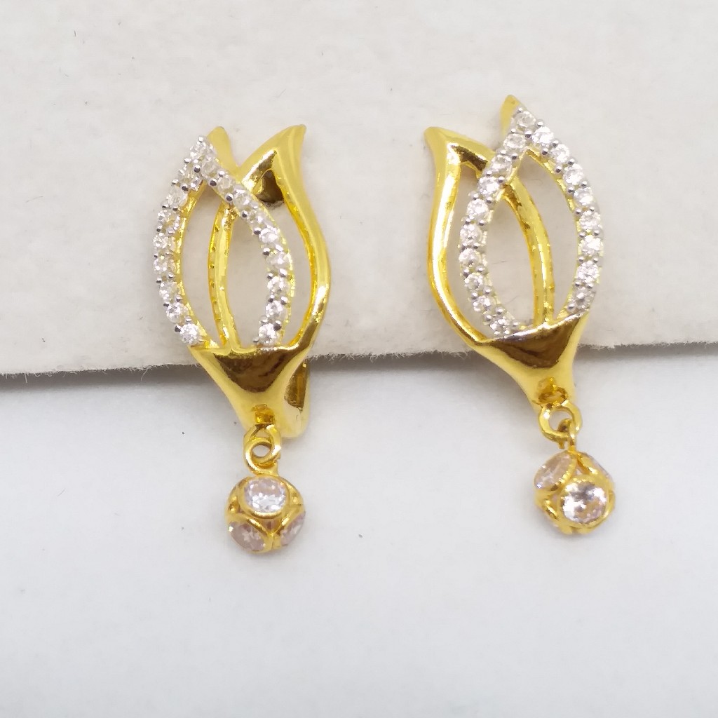 18 KT 750 Gold Daimond Fancy ladies Bali - Image 3