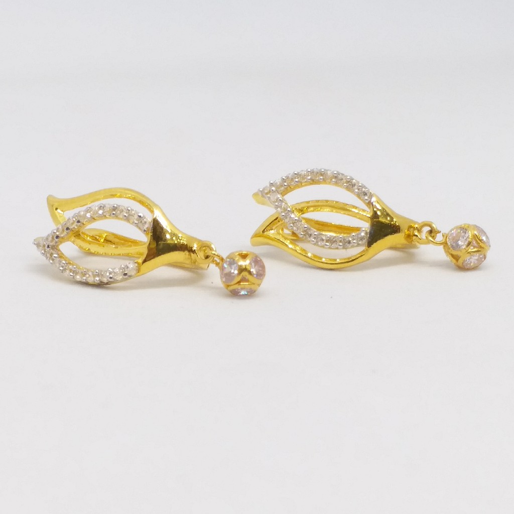 18 KT 750 Gold Daimond Fancy ladies Bali