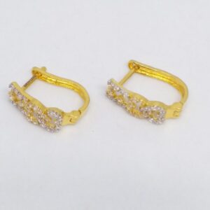 18 KT 750 Gold Daimond Earring type J style Bali