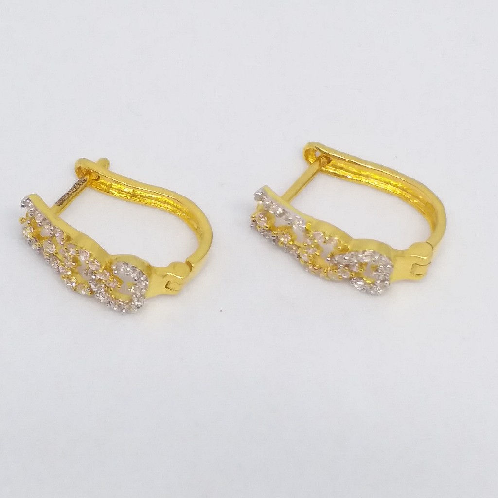 18 KT 750 Gold Daimond Earring type J style Bali - Image 3